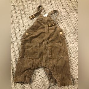 H&M Corduroy Overalls, Size 2-4 month, smoke free and pet free home